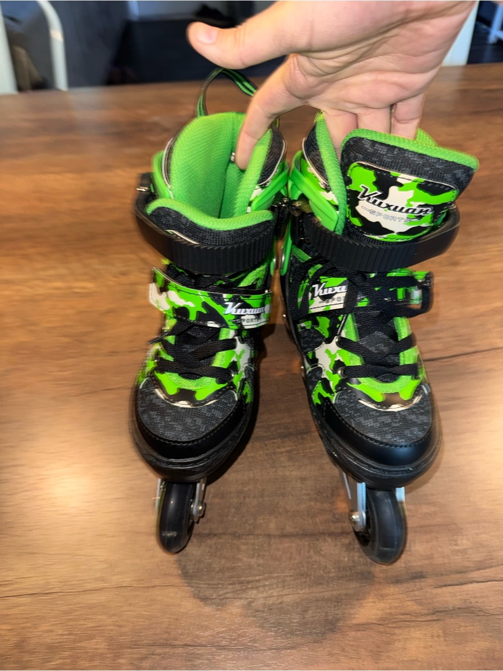 Kuxuan Adjustable Inline Skates Light Up Wheels Green Camo Roller Blades - Picture 3 of 7